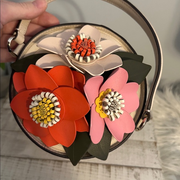 Kate spade wicker flower bouquet bag - Picture 2 of 13